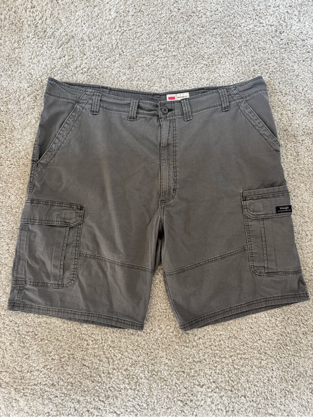 Wrangler Men's Relaxed Fit Gray Cargo Shorts 44